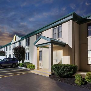 Super 8 By Wyndham Harrisburg Hershey West